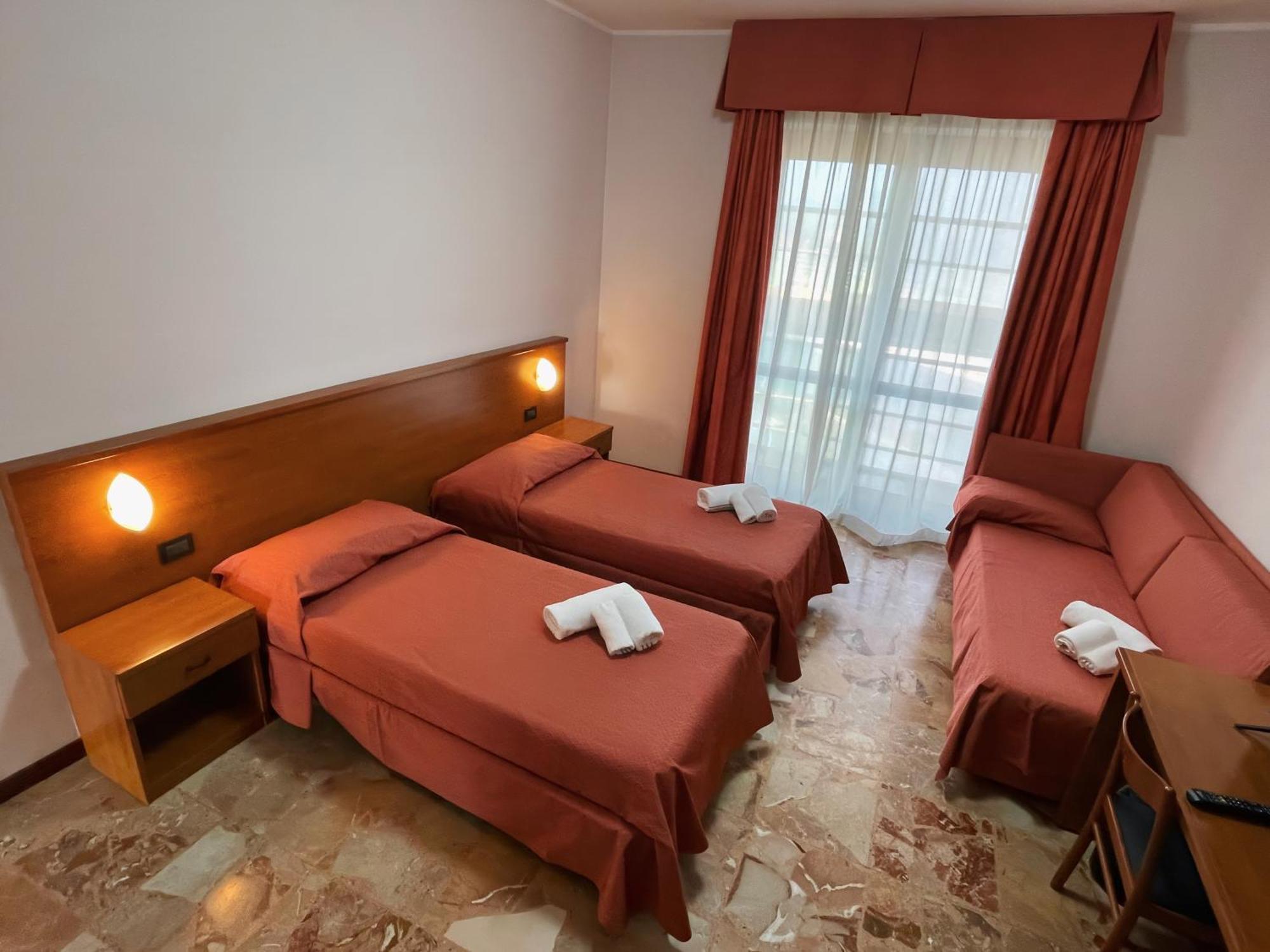 Aba Hotel Монкальери Экстерьер фото